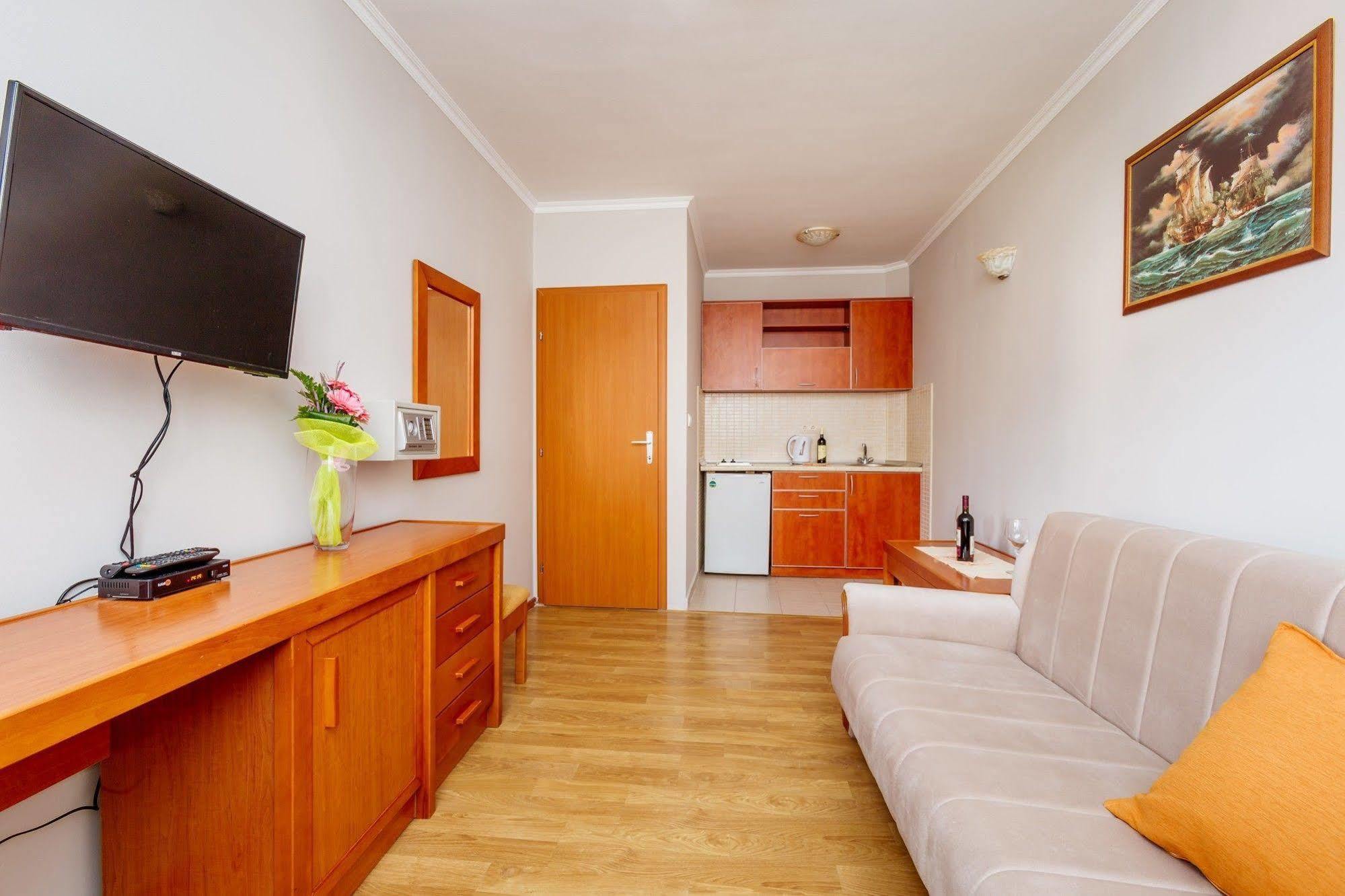 Perper Hotel Donja Lastva Exterior foto