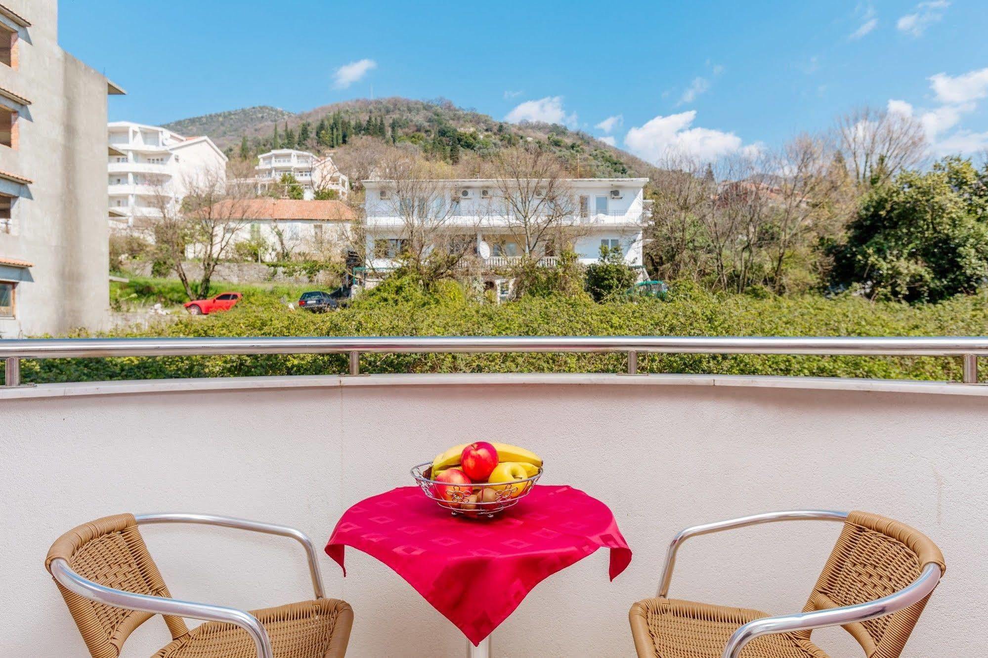 Perper Hotel Donja Lastva Exterior foto